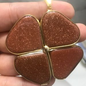 ✨ sparkly clover pendant 💫